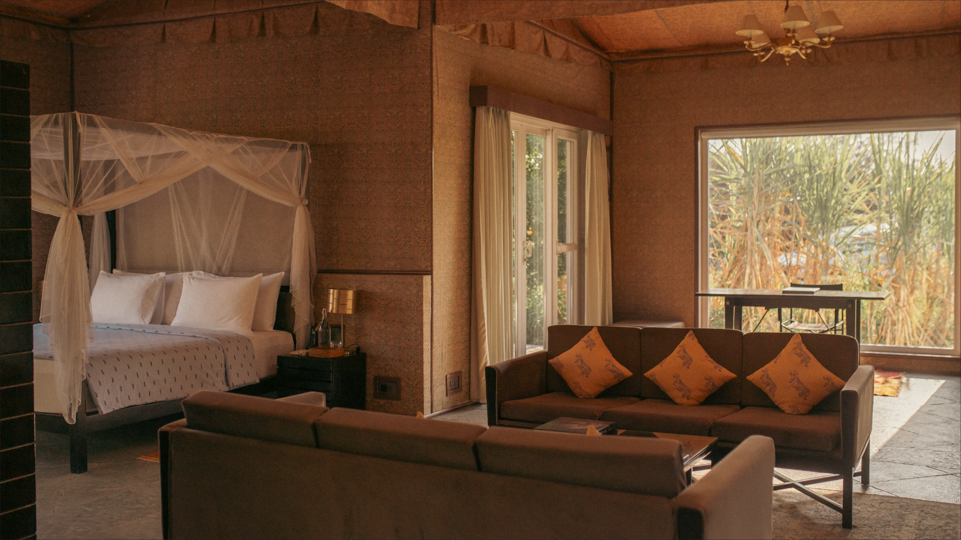 luxury_tent_with_Pool