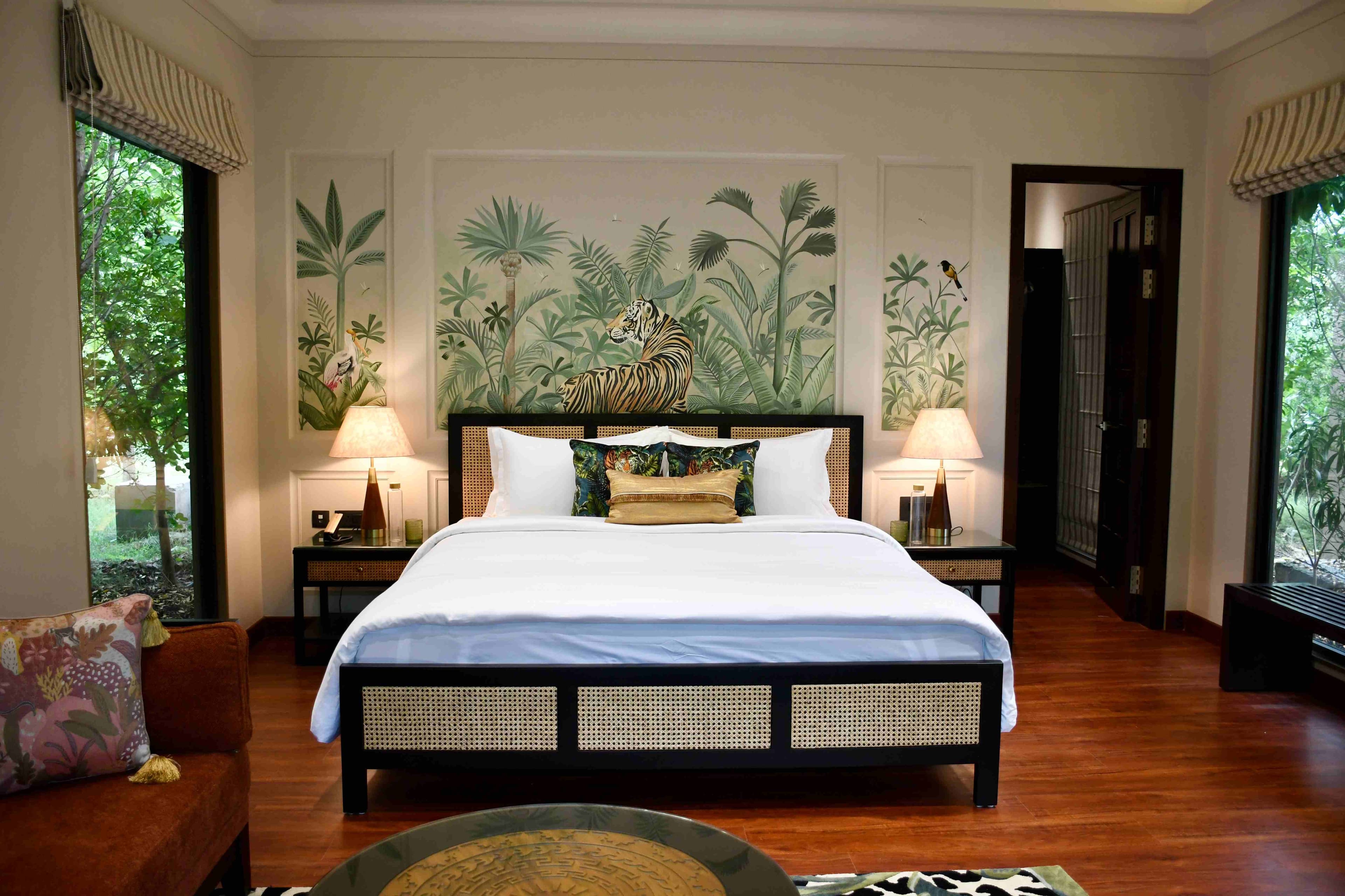 Luxury Villa with Private Garden Luxury Villa with Private Garden