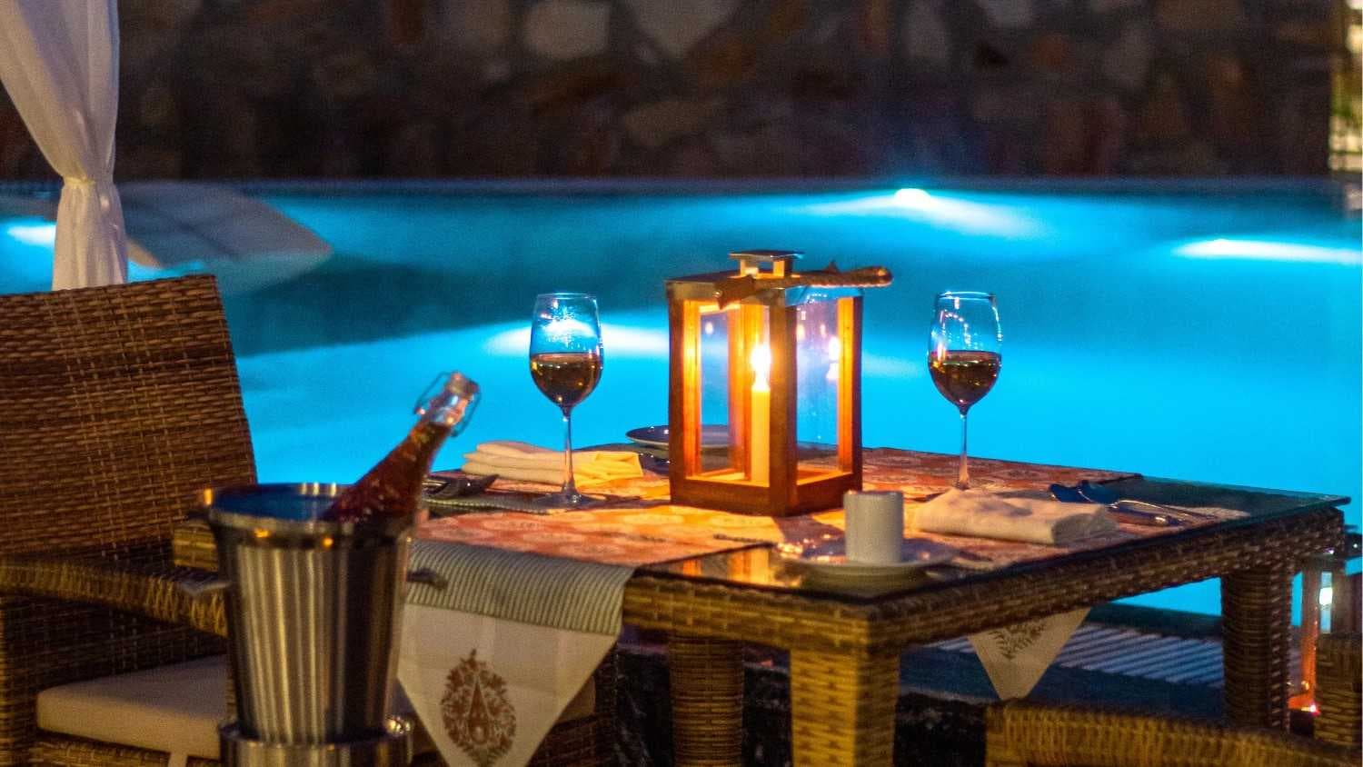 Poolside Dining Poolside Dining